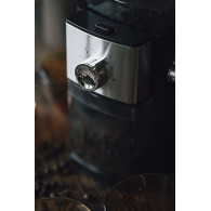 Kaffekvarn med kvarnsten från år 4448