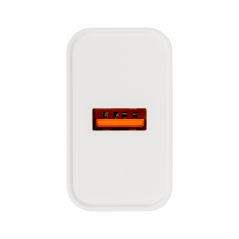 Nätadapter från Kruger&Matz med Quick Charge-funktion.