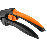 Beskärningssax 210 mm, klippkapacitet upp till 20 mm, material: PP, handtag med TPR-gummibeläggning.