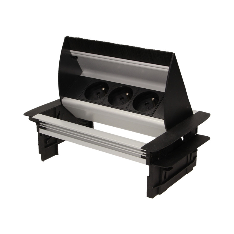 Möbeluttag infällt i bordsskivan med dammborste och 1,8m kabel, 3x2P+Z