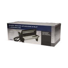 Möbeluttag infällt i bordsskivan med dammborste, USB-laddare och 1,8 m kabel, 3x2P+Z, 2xUSB.