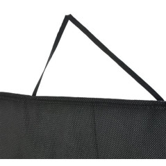 Huvudet under bilbarnstolen