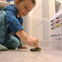 Bilar i färg/räddningsfordon 1:64- 16 st. Kruzzel 20352.