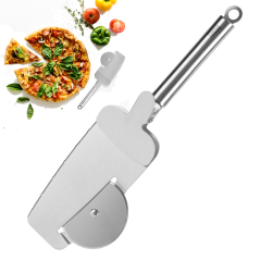 Pizza kniv med skärande skiva, skärande tänder på kanterna och en spade med klämma.