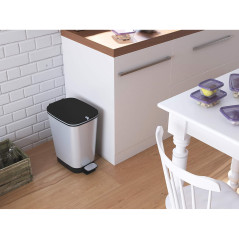 Papperskorgen med pedal KIS Chic, kapacitet 30 liter. | HandlaSmidigt.se