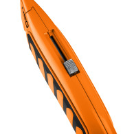 Kniv med trapezformad egg, metallkropp av stål.