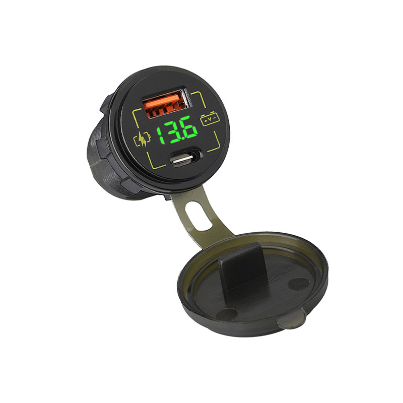 75-699- Bilmonterad billaddare med USB + USB-C M18A voltmeter