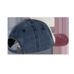 En keps med skärm från Rebel Active, blå-lila färg, storlek S.