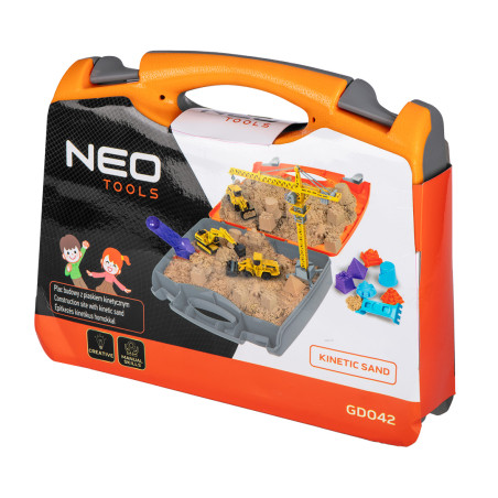 Byggarbetsplats med kinetisk sand, leksak i en resväska