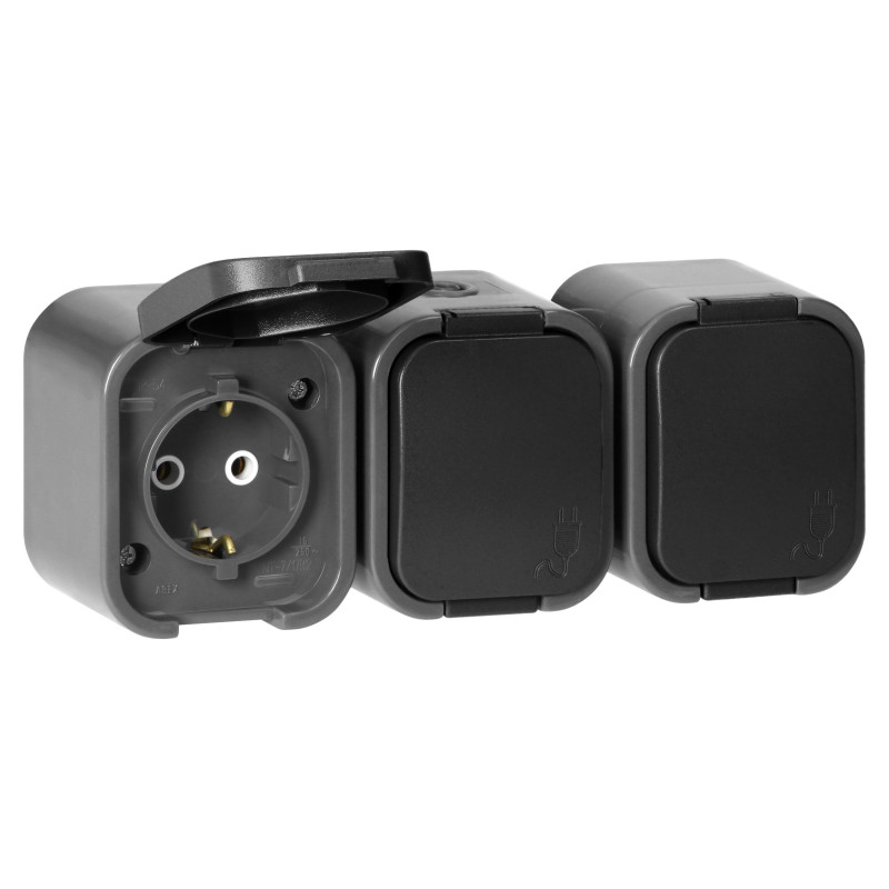 Utomhus vägguttag med tre uttag 3x2P+Z, Schuko, stänkskyddat med lock B2, IP54, NT-317 B2, grå/svart.