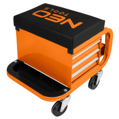 Arbetsstol på hjul med lådor för verktyg