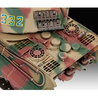 Modell av plast Tiger II med Henschel torn