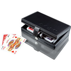 Kortlek i en ask av konstläder