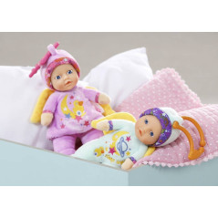 Dockan Baby Born är en liten änglalik docka på 18 cm.