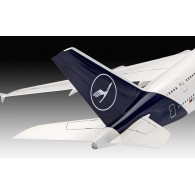 Modell av Airbus A380-800 i plastmaterial med Lufthansas nya färgsättning.