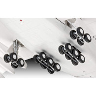 Modell av Airbus A380-800 i plastmaterial med Lufthansas nya färgsättning.