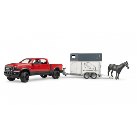 Bilen Ram 2500 Power Wagon med en hästtransportvagn. | HandlaSmidigt.se