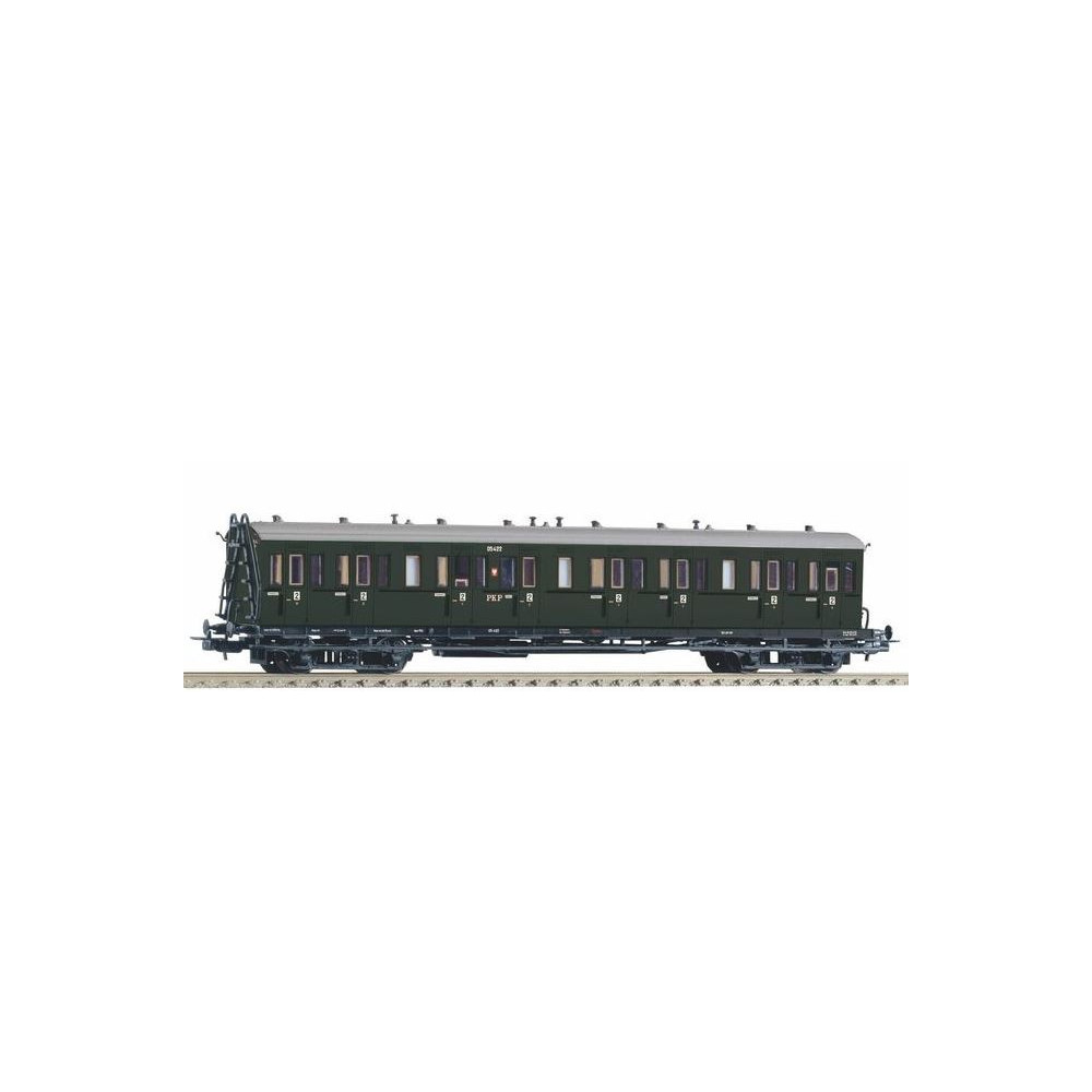 Vagn med 4 axlar, 2 klass, Katowice station. Vagn med 4 axlar, 2 klass, Katowice station.