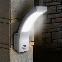 LED-lampa med rörelsesensor från Maclean, PIR-rörelsessensor, silverfärgad, 10W, IP54, 750lm, neutral vit färgtemperatur (4000K)