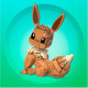Byggklossar för att bygga en stor Eevee-pokemon.