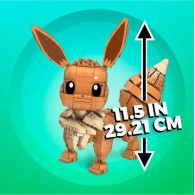 Byggklossar för att bygga en stor Eevee-pokemon.
