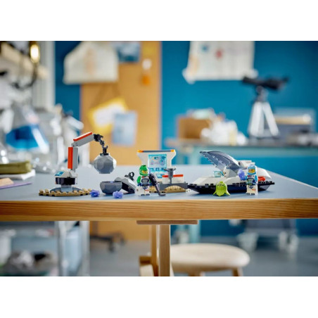 Klossar city 60429 rymdskepp och upptäckt av asteroid