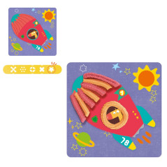 Set med plastinlerlek med en degpress.