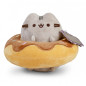 Maskoten Pusheen i en chokladmunk