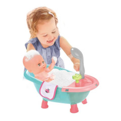 Dockan Tosia med badkaret