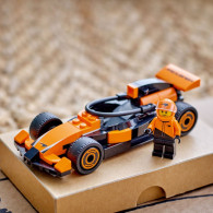 Klossar city 60442 F1 förare och McLaren-bilen