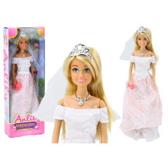 Docka i brudklänning Brud vit klänning slöja blommor