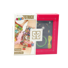 Armbandsmyckeset med hängsmycken och pärlor