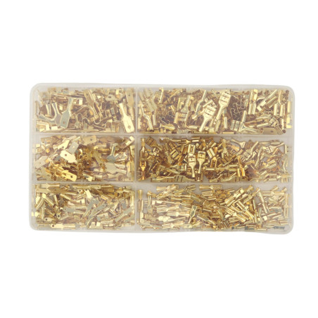 Ett set med 600 stycken bilkablagekontakter.