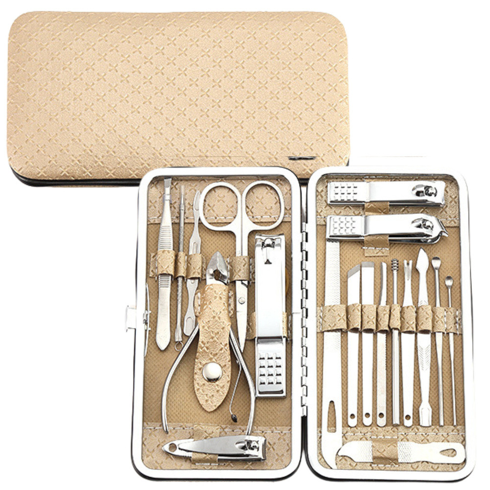 Manikyr- och pedikyrset i beige fodral med 20 delar