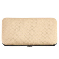 Manikyr- och pedikyrset i beige fodral med 20 delar