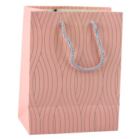 Presentpåse i papper med silverfärgade vågiga linjer 23 x 18 x 10,5 cm
