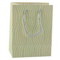 Presentpåse i papper med silverfärgade vågiga linjer 23 x 18 x 10,5 cm