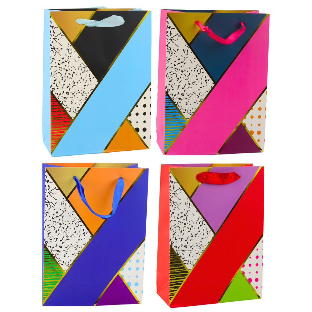 Papperspåse med geometriska mönster 23 x 18 x 10,5 cm