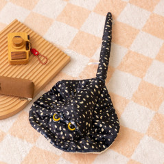 Maskot Plus Plyschrocka Kramdjur Svart Med Prickar 50cm