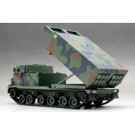 Modell av plast m270a1 multiple launch rocket system