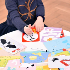 Utbildningsset för kreativ lek med djur med en penna och sudd.