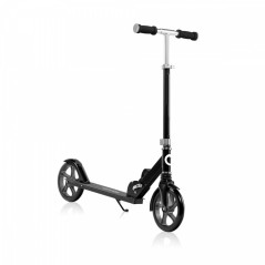 Svart hopfällbar sparkcykel.