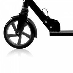 Svart hopfällbar sparkcykel.