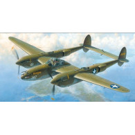Modell i plast av Lockheed P-38 FG Lightning