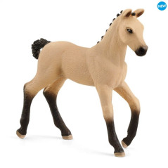 Hästfiguren är en föl av rasen hanoverian, rödskimmel.