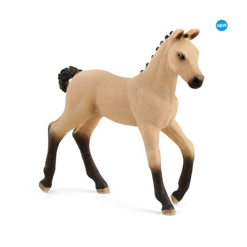 Hästfiguren är en föl av rasen hanoverian, rödskimmel.