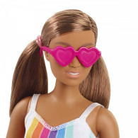 Barbiedockan älskar den latinska oceanen.