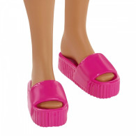 Barbiedockan älskar den latinska oceanen.
