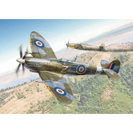 Modell av en plast Spitfire Mk.IX i skala 1:48.