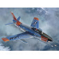 Modell av en plastflygplan f-86d dog sabre i skala 1:48.
